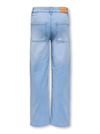 Vaqueros de pierna ancha en azul claro con cintura alta, que cuentan con dos bolsillos traseros y una etiqueta de cuero con marca en la pretina. Textura de denim suave.