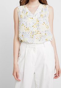 VILA Blus - light blue