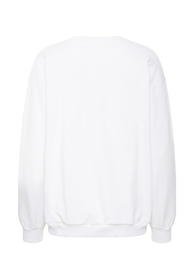Sudadera blanca de corte holgado, con cuello redondo y hombros caídos. Los puños y el dobladillo presentan detalles elásticos para un acabado ajustado.