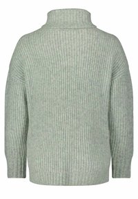 Suéter de punto acanalado verde claro con cuello alto y corte holgado. Presenta mangas largas y un acabado texturizado.