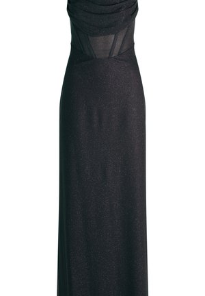 Lang zwarte jurk met een gedrapeerde halslijn, doorzichtige panelen bij de taille en een subtiele glans in de stof. Vloeiende, vloerlange ontwerp.