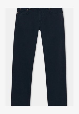 Ciemnoniebieskie spodnie o prostym kroju, wykonane z mieszanki bawełnianej, z zapięciem na guzik i zamek, pięcioma kieszeniami oraz akcentami w kolorze złota.