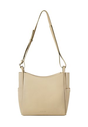 Beige Leder Schultertasche mit glatter Oberfläche, gewölbtem oberen Teil, verstellbarem Tragegurt und zwei externen Taschen für zusätzlichen Stauraum.