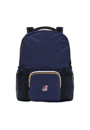 Zaino blu navy con tasca frontale con zip con rifiniture bianche, arancioni e rosse e logo K-Way, più tasche laterali in rete nere e spallacci.