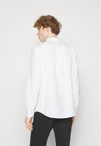 GAP STANDARD OXFORD - Vapaa-ajan kauluspaita - white