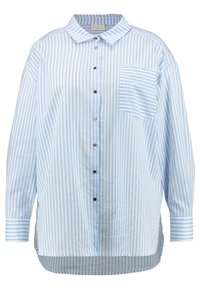 Camisa abotonada a rayas azul claro y blanca, de manga larga, con cuello, un bolsillo en el pecho, dobladillo redondeado y botones en contraste.