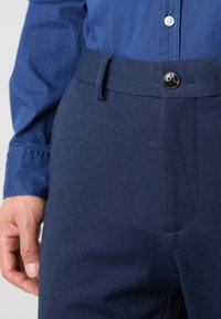 Thumbnail Image 7