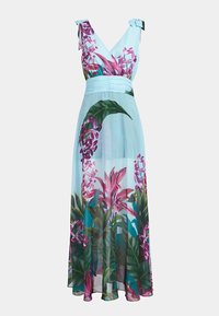 Ljusblå maxi klänning med blommönster som har rosa orkidéer och gröna blad, knytband och en rynkad midja för en luftig look.