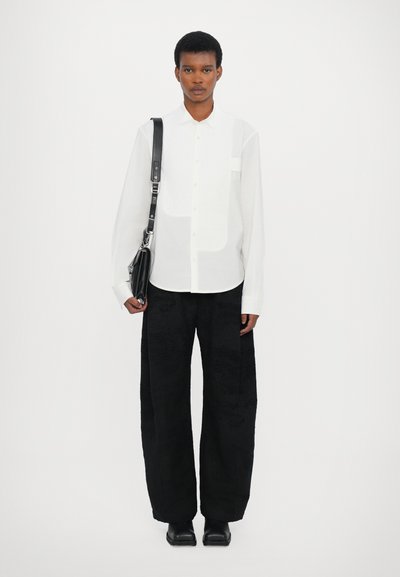 Henrik Vibskov ONE PANTS - Nohavice - fishes black