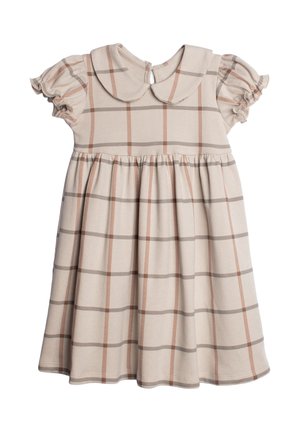 Beżowa sukienka dla małego dziecka z bufkowatymi krótkimi rękawami, kołnierzykiem typu Peter Pan i pomarańczowo-brązowym wzorem w kratę.