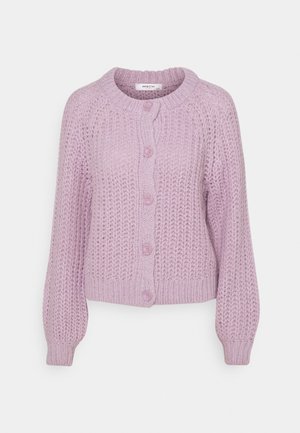 Lichtpaarse gebreide cardigan met lange mouwen, ronde halslijn, geribbelde manchetten en zoom, en vijf bijpassende knopen aan de voorkant.