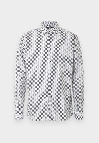 Fehér hosszú ujjú ing fekete geometriai mintával, gombos elülső résszel és klasszikus gallérral, kontrasztos mandzsettákkal. Puha anyag textúrája.