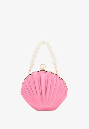 Rosa muschelförmige Handtasche mit gerilltem Design, goldenen Akzenten und einem abnehmbaren Perlen-Beadetrageriemen. Glänzende Oberfläche, kompakte Größe.