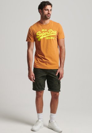 Superdry & Co, VINTAGE LOGO NEON - Print T-shirt - sudan brown