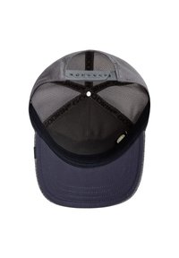 Graue Mesh-Kappe mit navyblauem Schirm. Das Innenfutter ist glatt und mit Markenband versehen. Die Form ist gebogen, geeignet für den Freizeitgebrauch.