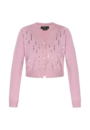 Różowy kardigan z dekoltem w serek, długimi rękawami i ozdobnymi srebrnymi cekinami ułożonymi pionowo. Posiada cztery okrągłe guziki z przodu.