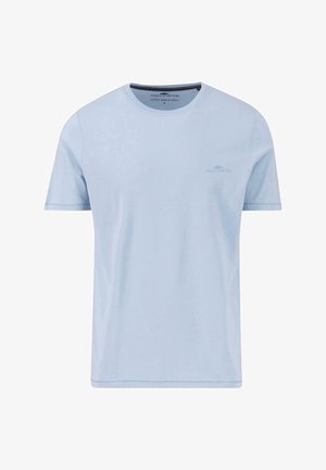 Világoskék, rövid ujjú póló puha pamutból, kerek nyakkivágással és egy kis logóval a mellkas közelében. Sima tapintású, laza szabású.