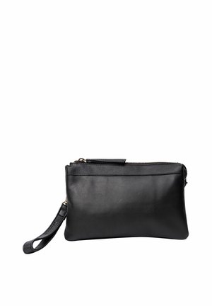 Schwarze Leder-Handgelenktasche mit Reißverschluss und angehängtem Riemen vor weißem Hintergrund.