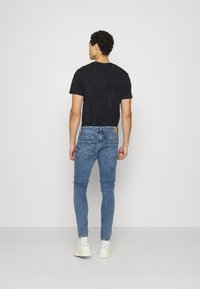 Only & Sons ONSWARP LIFE SKINNY - Calças de ganga de corte skinny - blue denim