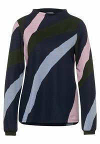 Sweter z długim rękawem w abstrakcyjne ukośne paski w odcieniach granatu, różu, zieleni i jasnoniebieskiego na granatowym tle.