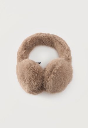 Cache-oreilles beiges en fausse fourrure, avec un bandeau rembourré et deux grands couvre-oreilles, sur un fond blanc uni.