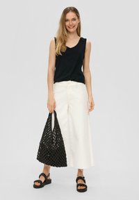 s.Oliver MIT HÄKELSPITZEN-DETAILS - Top - schwarz