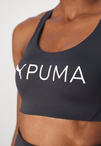 Puma 4KEEPS EVERSCULPT  - Športni modrček s srednjo podporo - black