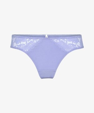 Fliederfarbene Damenunterhose im Bikini-Stil mit floraler Spitzenverzierung an den Seiten und einer kleinen dekorativen Schleife in der Mitte des Taillenbunds.