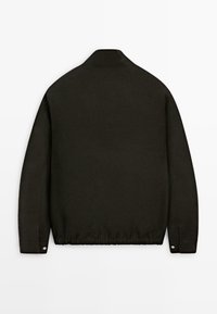 Veste noire à manches longues avec ourlet élastique et poignets boutonnés, vue de dos sur fond blanc uni.