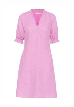 Rosa Leinenkleid mit V-Ausschnitt, kurzen Puffärmeln und Rüschendekoration. Locker sitzendes Design mit glatter Textur und minimalen Details.