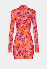 Robe bodycon à manches longues d'un orange éclatant avec un motif floral comportant des accents violets et roses, décolleté en forme de clef et détails froncés.