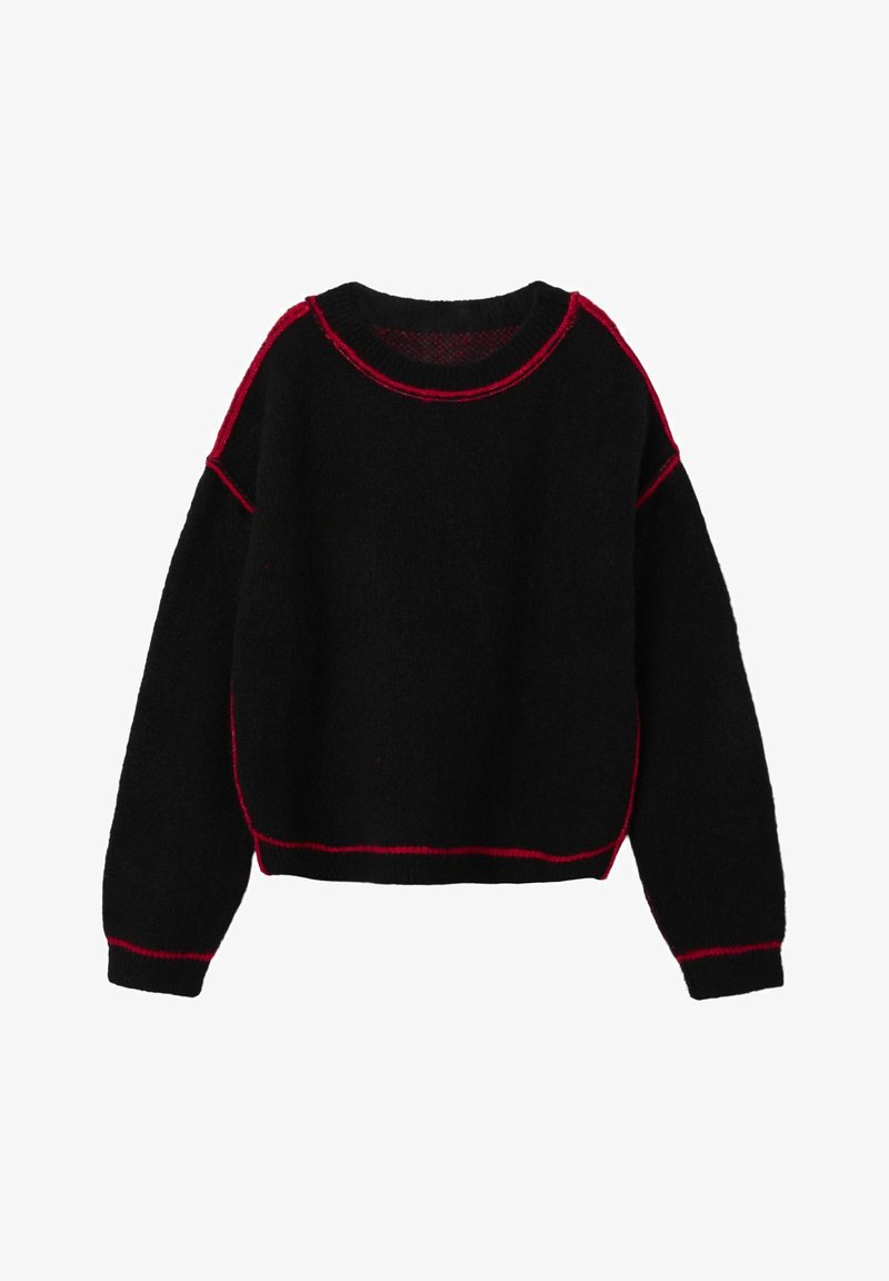 Czarny sweter z czerwonymi przeszyciami, okrągłym dekoltem i opuszczonymi ramionami. Miękka faktura, krótki fason z długimi rękawami.