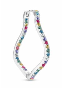 Silver hoopörhänge med ett vågigt mönster, prytt med flerfärgade ädelstenar: rosa, grön, blå, lila och gula infattningar.