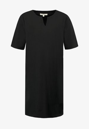 Robe noire à manches courtes avec un col rond et une petite fente sur le devant. Texture lisse et coupe décontractée, avec une longueur de robe jusqu'au genou.