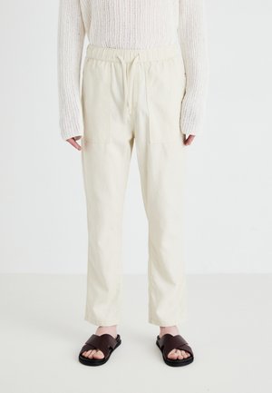 Lee UTILITY DRAWSTRING - Kelnės - soy bean