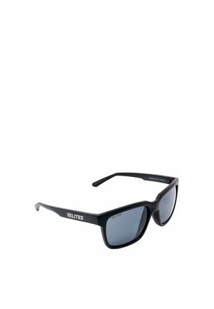 Gafas de sol rectangulares negras con lentes tintadas oscuras y "VELITES" impreso en blanco en las patillas.