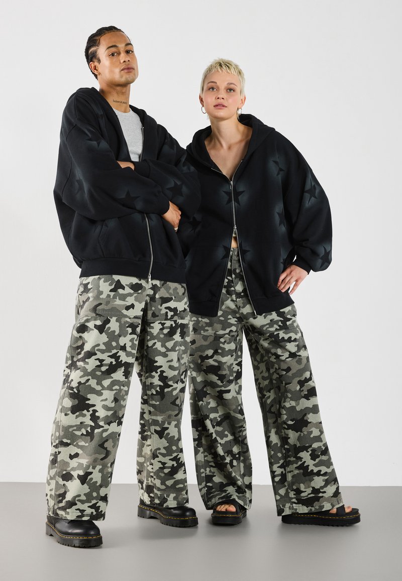 YOURTURN UNISEX - Cipzáras pulóver - schwarz