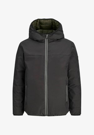 Veste d’hiver matelassée noire avec capuche, fermeture éclair à l’avant et poches latérales zippées, présentée sur fond blanc.