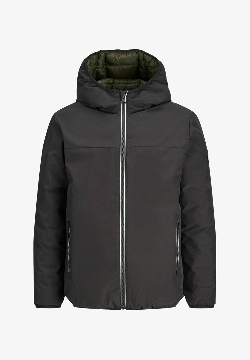 Veste d’hiver matelassée noire avec capuche, fermeture éclair à l’avant et poches latérales zippées, présentée sur fond blanc.