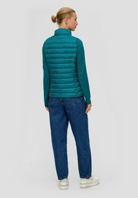 s.Oliver STEPP MIT REISSVERSCHLUSSTASCHEN - Weste - petrol