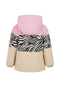 Giacca colorata con cappuccio rosa, una sezione centrale a motivo zebra e una sezione inferiore beige con polsini elasticizzati. Il materiale sembra liscio.