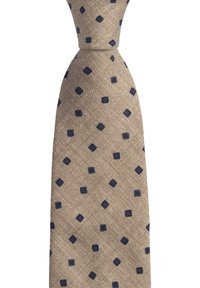 Cravatta beige in tessuto texture con piccoli quadrati blu navy disposti in un motivo ripetitivo. Il design è unificato e coerente.