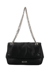 Borsa in satin nera con design trapuntato, tracolla in catena argentata, dettagli in metallo e chiusura a patta.