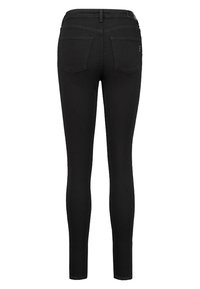 Jeans ajustados negros de mezclilla, con un diseño elegante, dos bolsillos traseros y una silueta entallada. Sin desgastes ni adornos visibles.