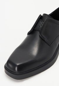 Thumbnail Image 6