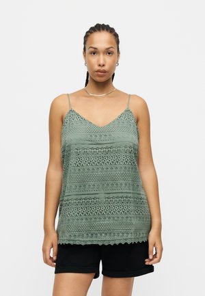 Vero Moda Curve VMCHONEY SINGLET - Μπλούζα - laurel wreath