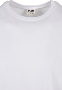 Urban Classics FITTED STRECH TEE - Jednoduché tričko - white