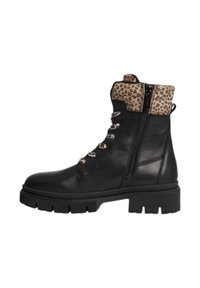 Bottine en cuir noir avec un col en imprimé léopard, un laçage à l'avant et une fermeture éclair sur le côté. Présente une semelle épaisse et des accents texturés.