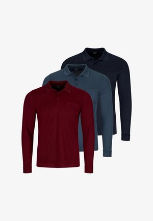 Drei langärmlige Poloshirts mit Brusttaschen in Burgunderrot, Schieferblau und Schwarz, in einer versetzten, überlappenden Anordnung.