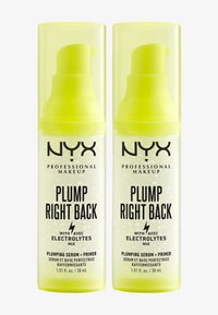 Deux bouteilles en verre transparent avec des pompes jaunes. Les deux contiennent un sérum repulpant, étiqueté "Plump Right Back" avec du texte noir et des bulles.